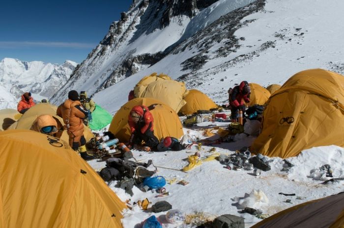 Ini yang Terjadi pada Tubuh Manusia Ketika Berada di Zona Kematian Gunung Everest