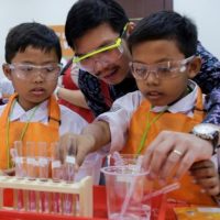 Belajar Sains Lewat Permainan dan Simulasi
