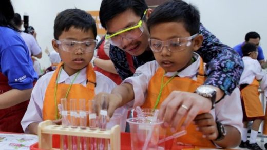 Belajar Sains Lewat Permainan dan Simulasi
