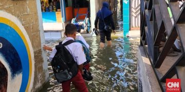Banjir Rob Menggenangi Pesisir Surabaya, Sekolah Terpengaruh