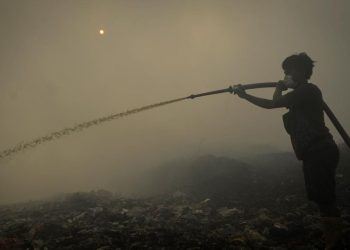 Pemkab Siapkan Embung di Sekitar TPA Jatiwaringin Setelah Kebakaran Padam