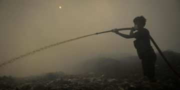Pemkab Siapkan Embung di Sekitar TPA Jatiwaringin Setelah Kebakaran Padam