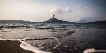 Pantauan Kapal Perang TNI Menunjukkan Kondisi Terkini Gunung Anak Krakatau