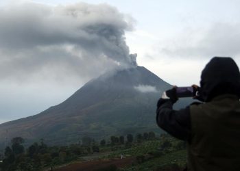 Gunung Sinabung Siaga, Warga Tetap Masuk Zona Berbahaya