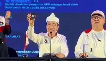 Jokowi Tampilkan KTA PSI Sebagai Anggota Sejak Oktober 2025