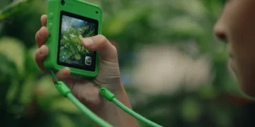 Smartphone Aman untuk Anak Saat Bermain di Luar