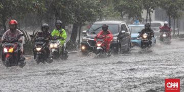Jalan Mayor Oking Cibinong Terendam Banjir Banyak Motor Terjebak